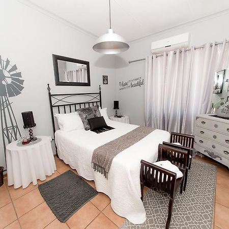 Tarentaalrand Guesthouse อัพพิงตัน ภายนอก รูปภาพ