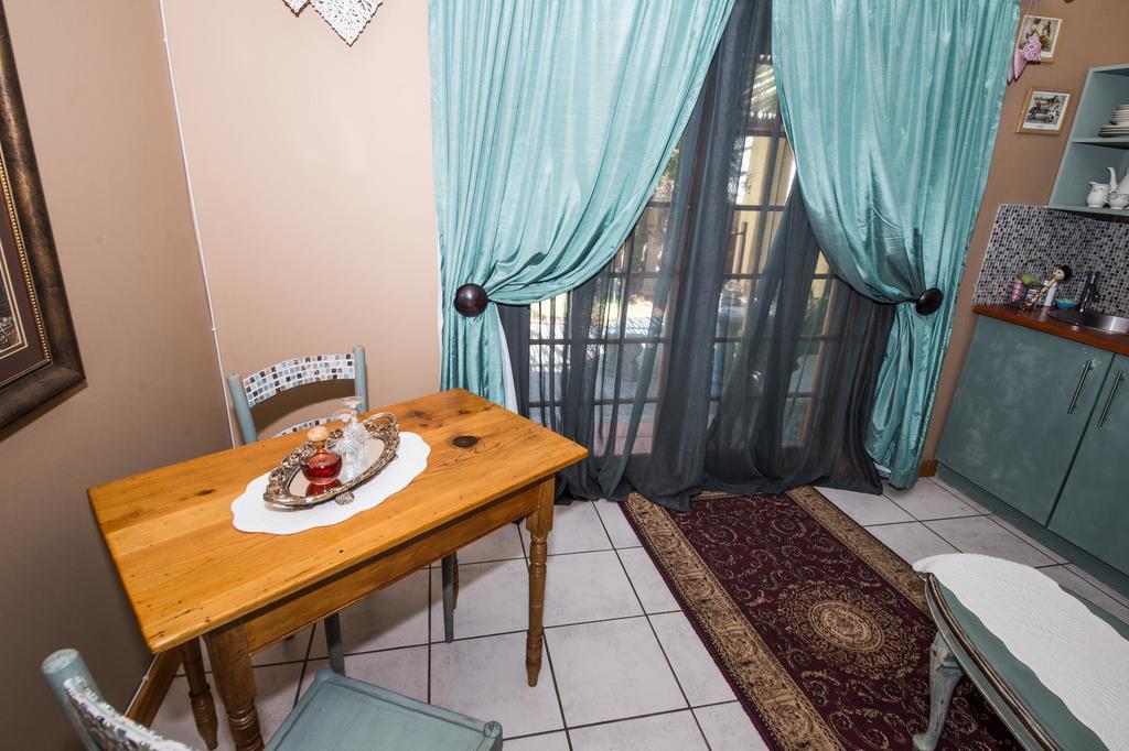 Tarentaalrand Guesthouse อัพพิงตัน ภายนอก รูปภาพ